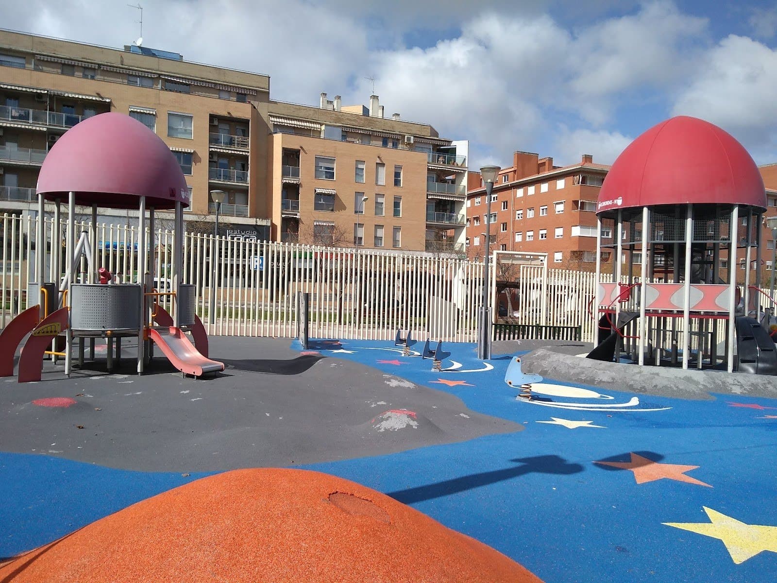 Parque del Espacio: tobogán de tubo y tirolina espacial (Alcobendas)