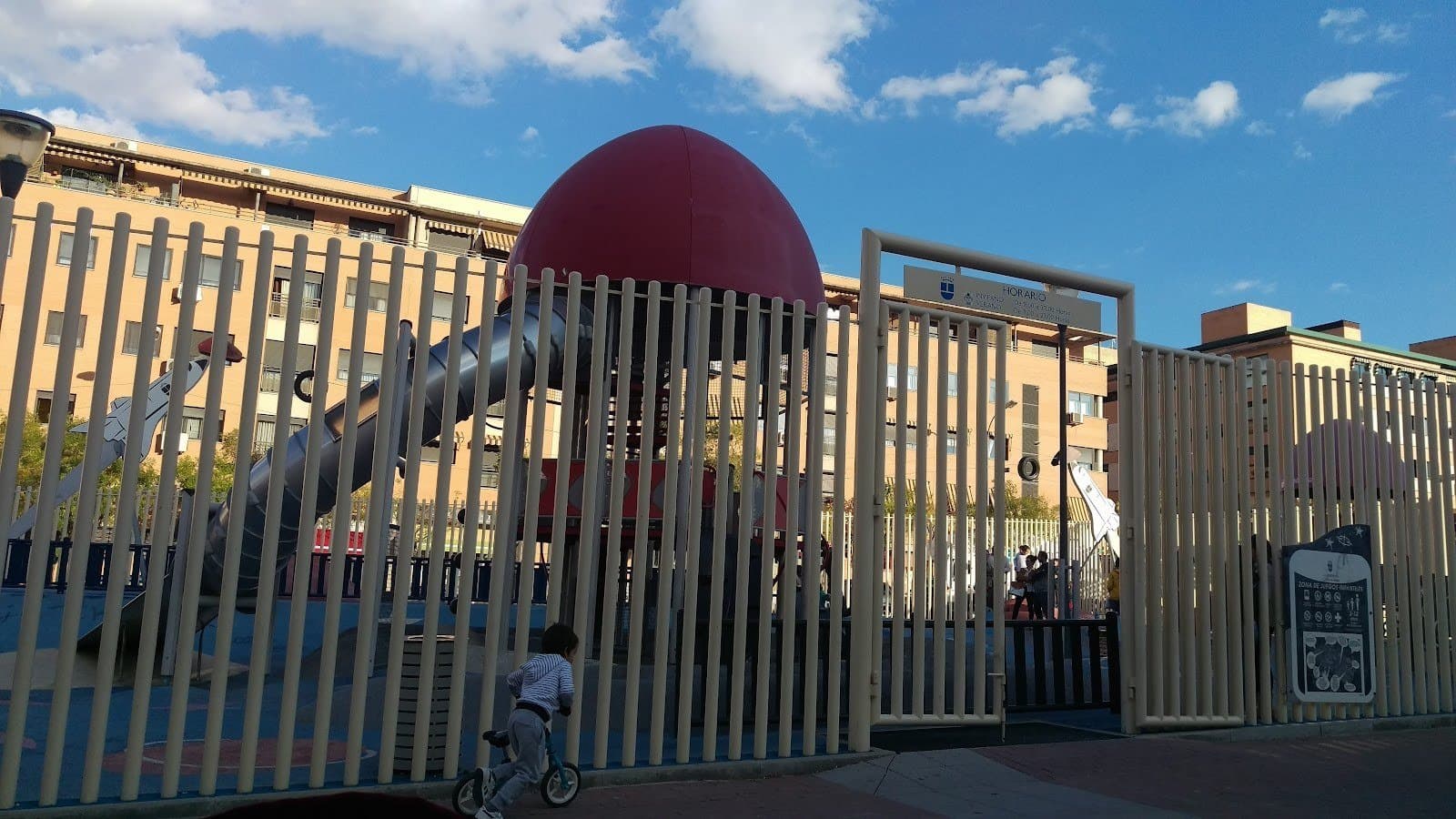 Parque del Espacio: tobogán de tubo y tirolina espacial (Alcobendas) 4