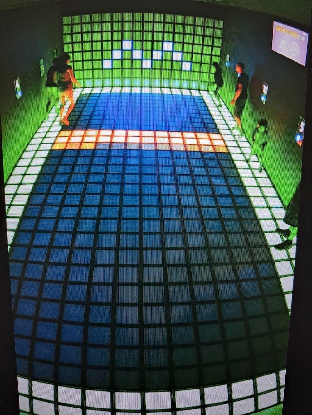 KINETIC: suelo interactivo LED (San Fernando de Henares) 1