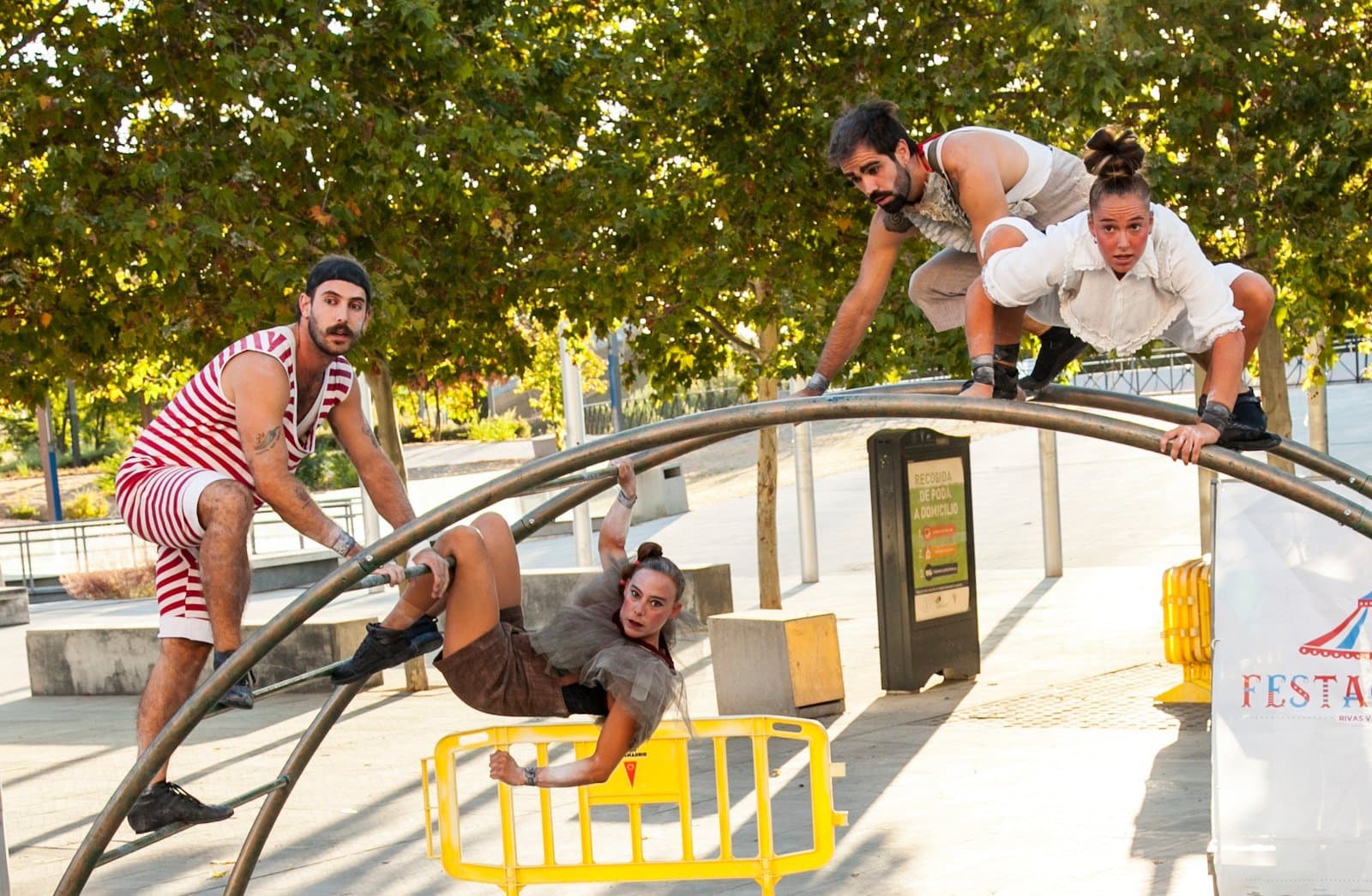 «Play Time», circo acrobático en familia en el Jardín de la Vega