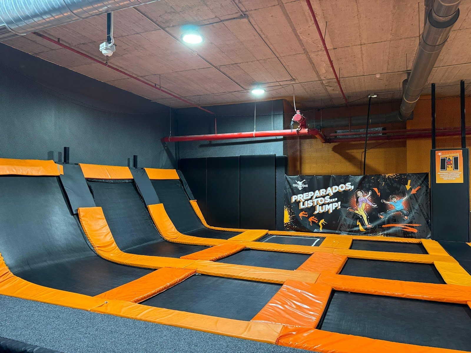 Urban Planet Leganés: trampoline park (Sambil Outlet) 2
