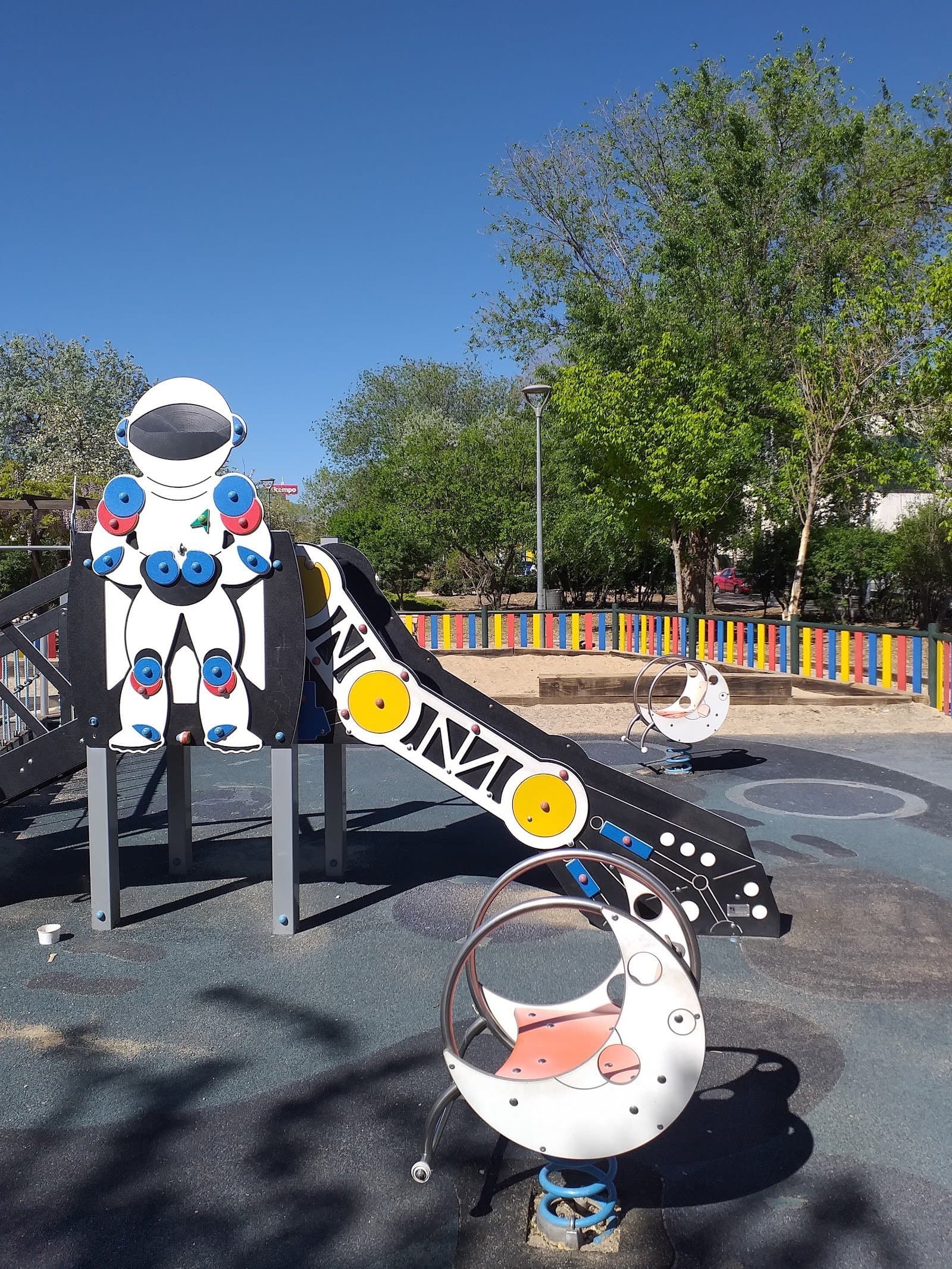 Parque Jardín de la Vega: bonsáis, rosaleda y zona infantil (Alcobendas) 2