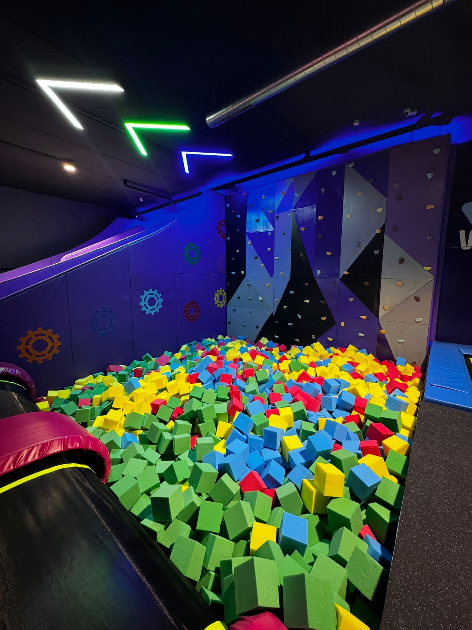 WORLDJUMP Atenea: parque de trampolines y foam pit en Alcalá de Henares 2