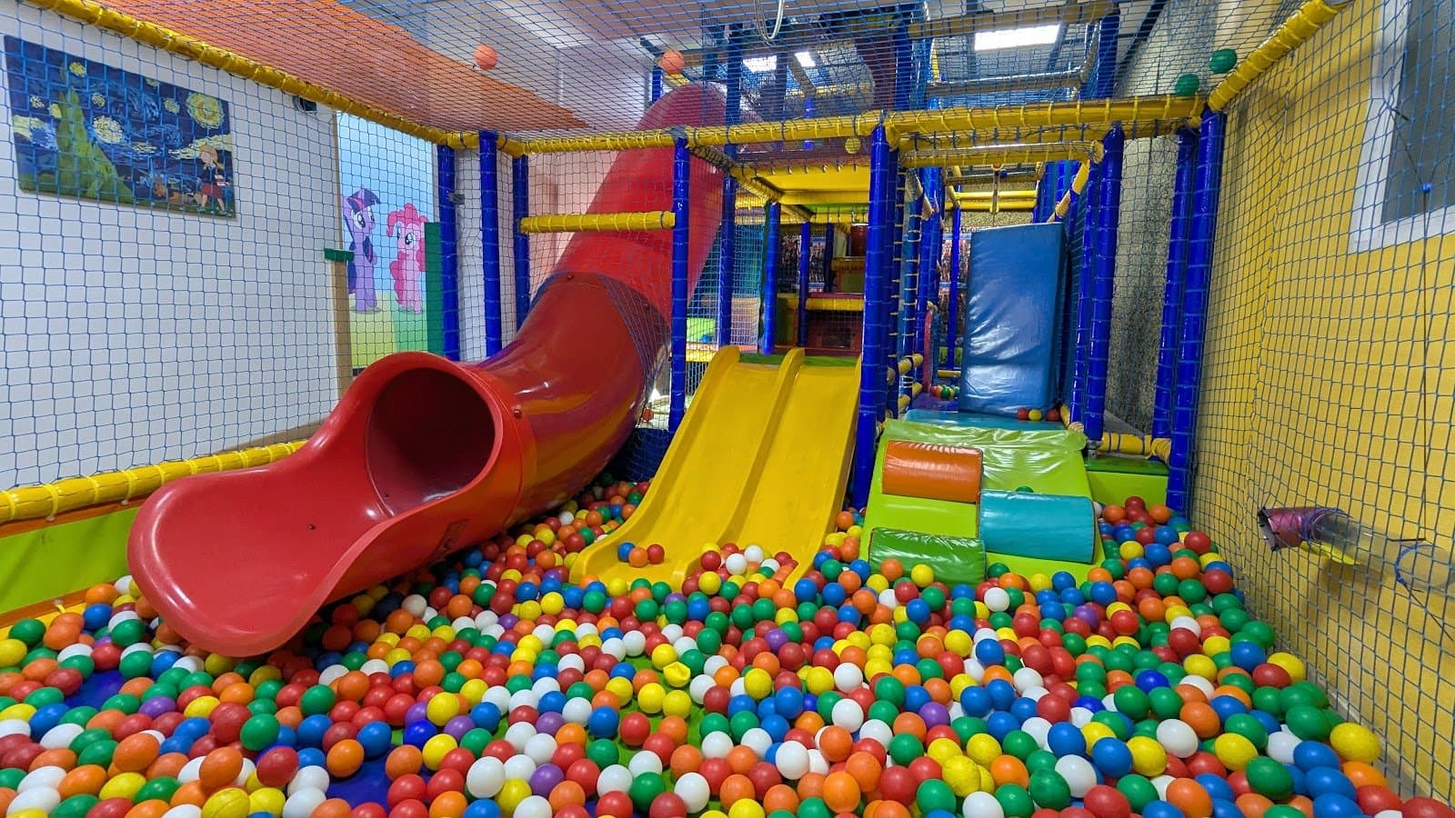 Baluba Park: parque de bolas con cafetería (Leganés)