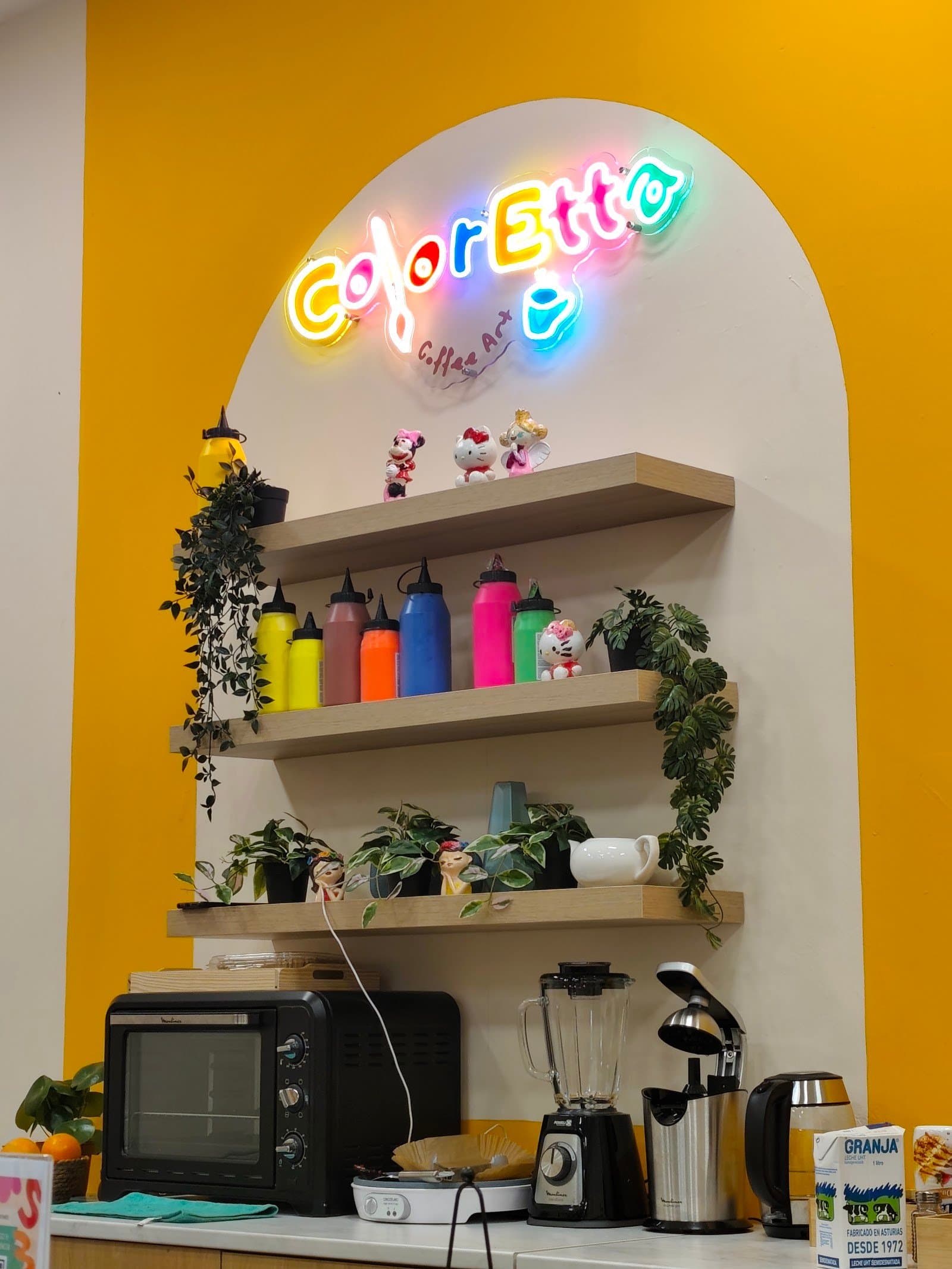 Coloretta Coffee Art: pintar cerámica y merendar en Rivas