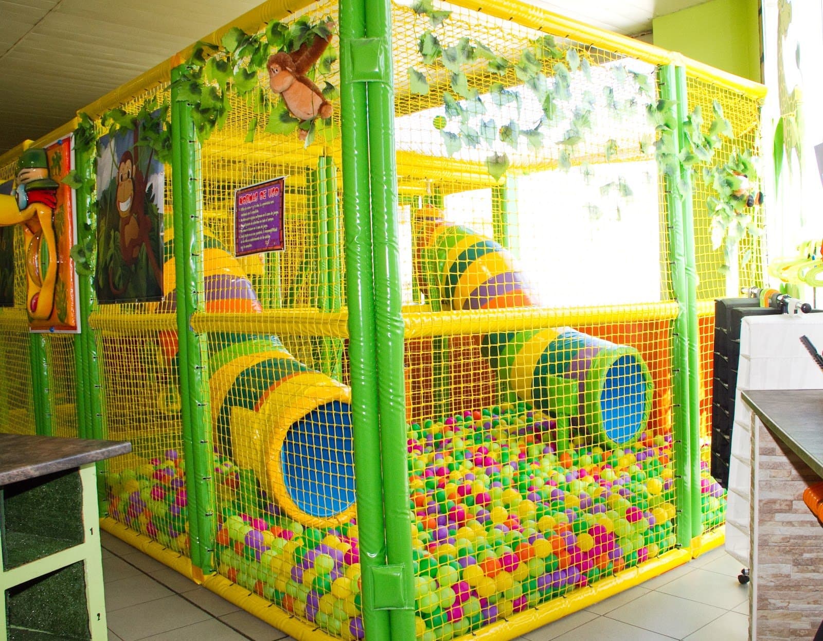 Jungla Mágica: parque de bolas con cafetería (Leganés)