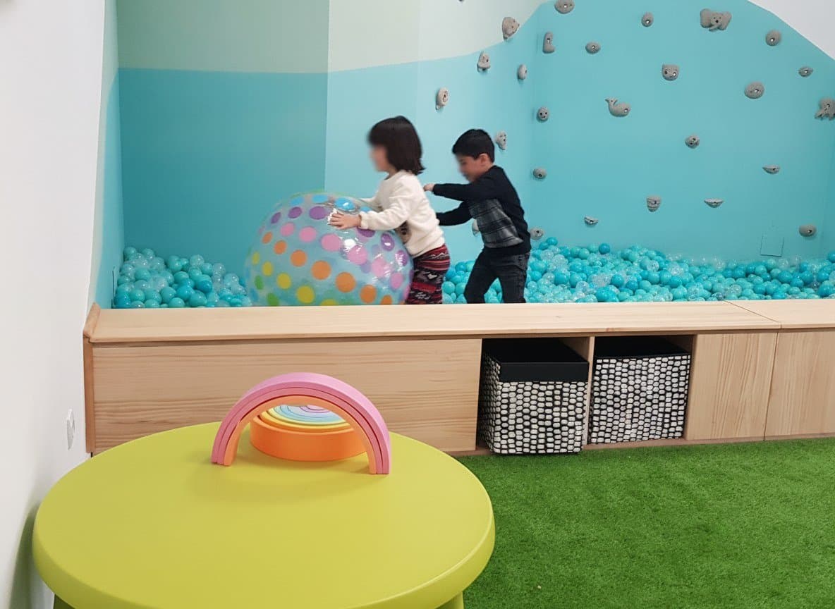 La Libélula: espacio creativo de arte y juego en Rivas