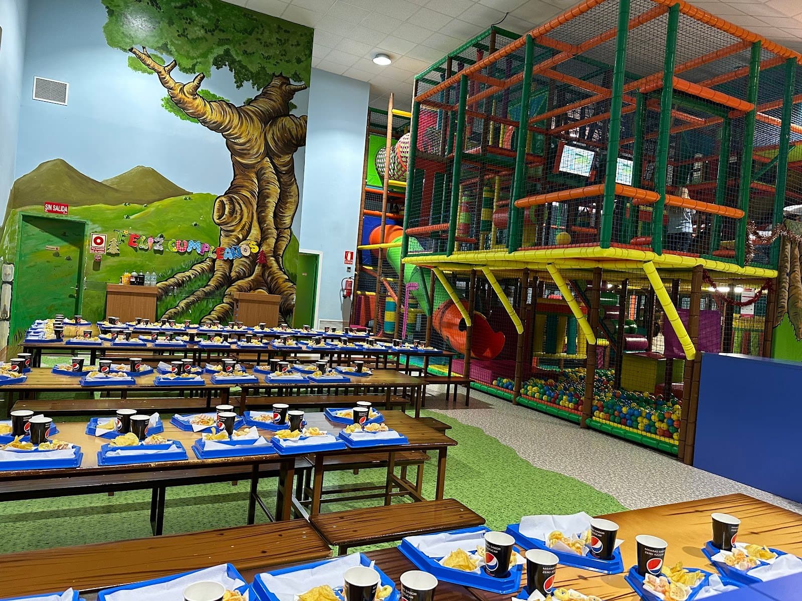 LegaPark: gran parque de bolas con cafetería (Leganés)