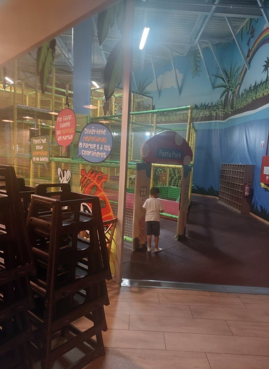 Muerde la Pasta: buffet italiano con parque de bolas en Alcalá
