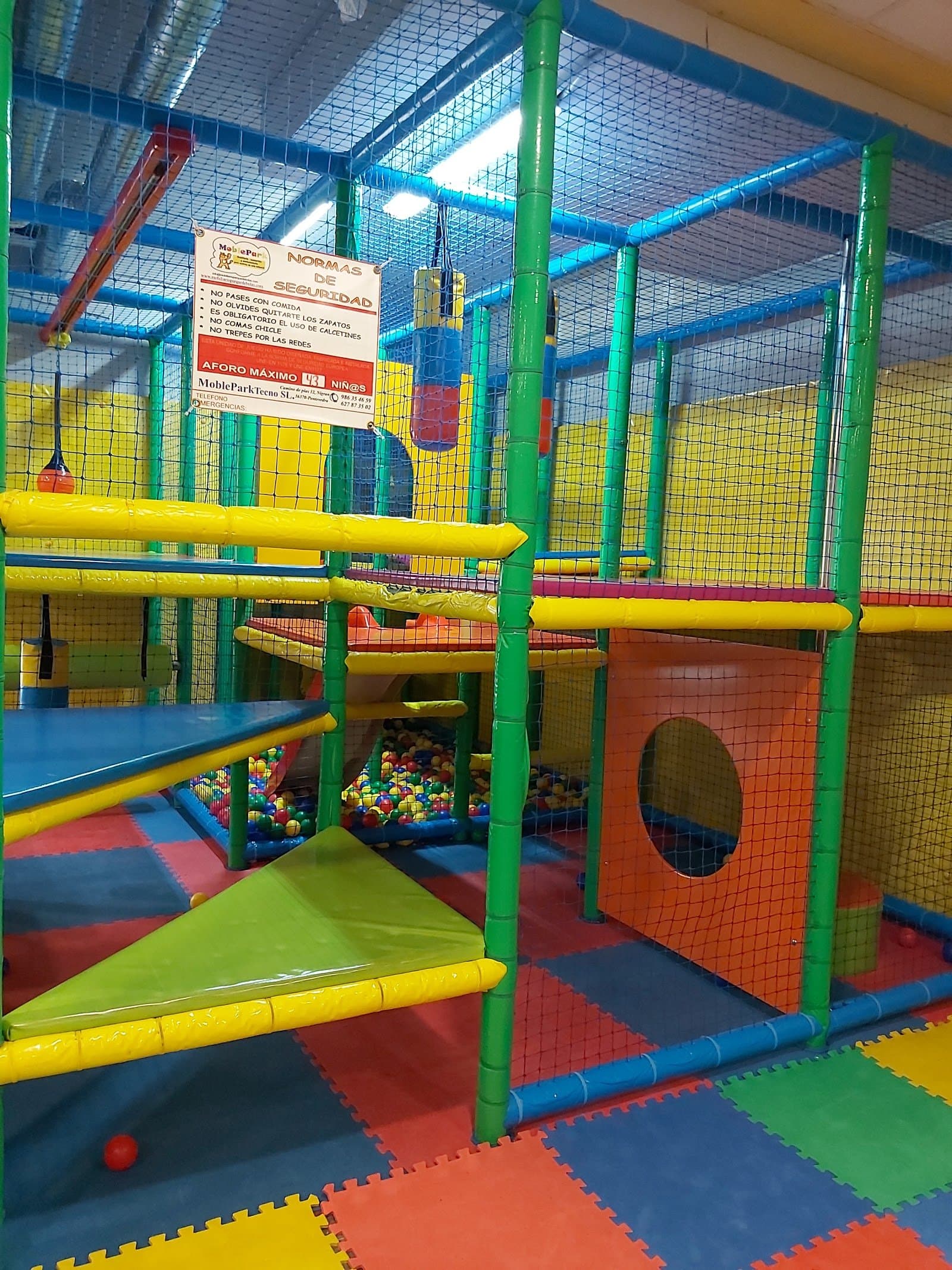 Aglaya Ludoteca: cafetería con parque de bolas (Getafe)