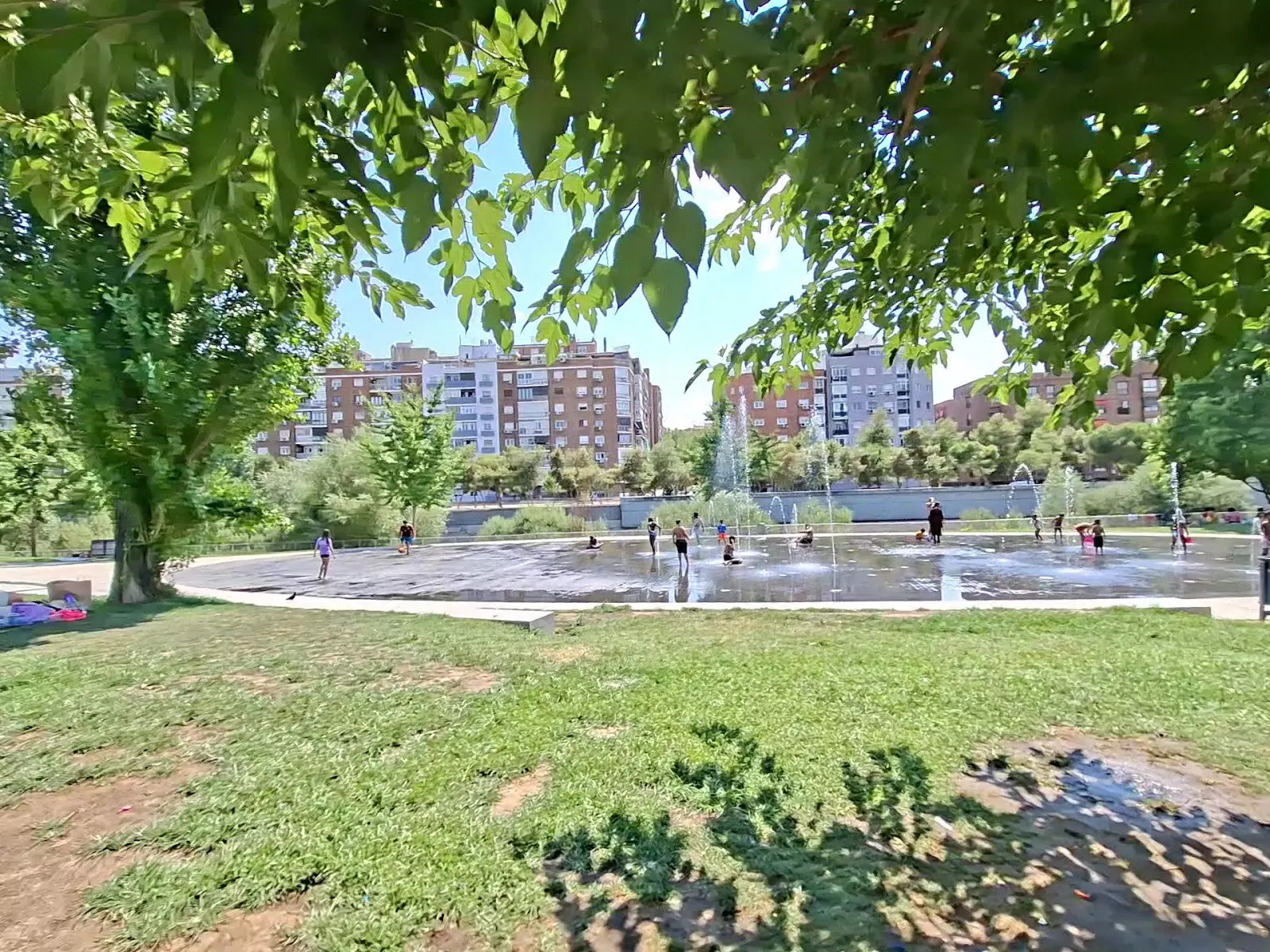 La Playa de Arganzuela: chorros de agua en Madrid Río 2