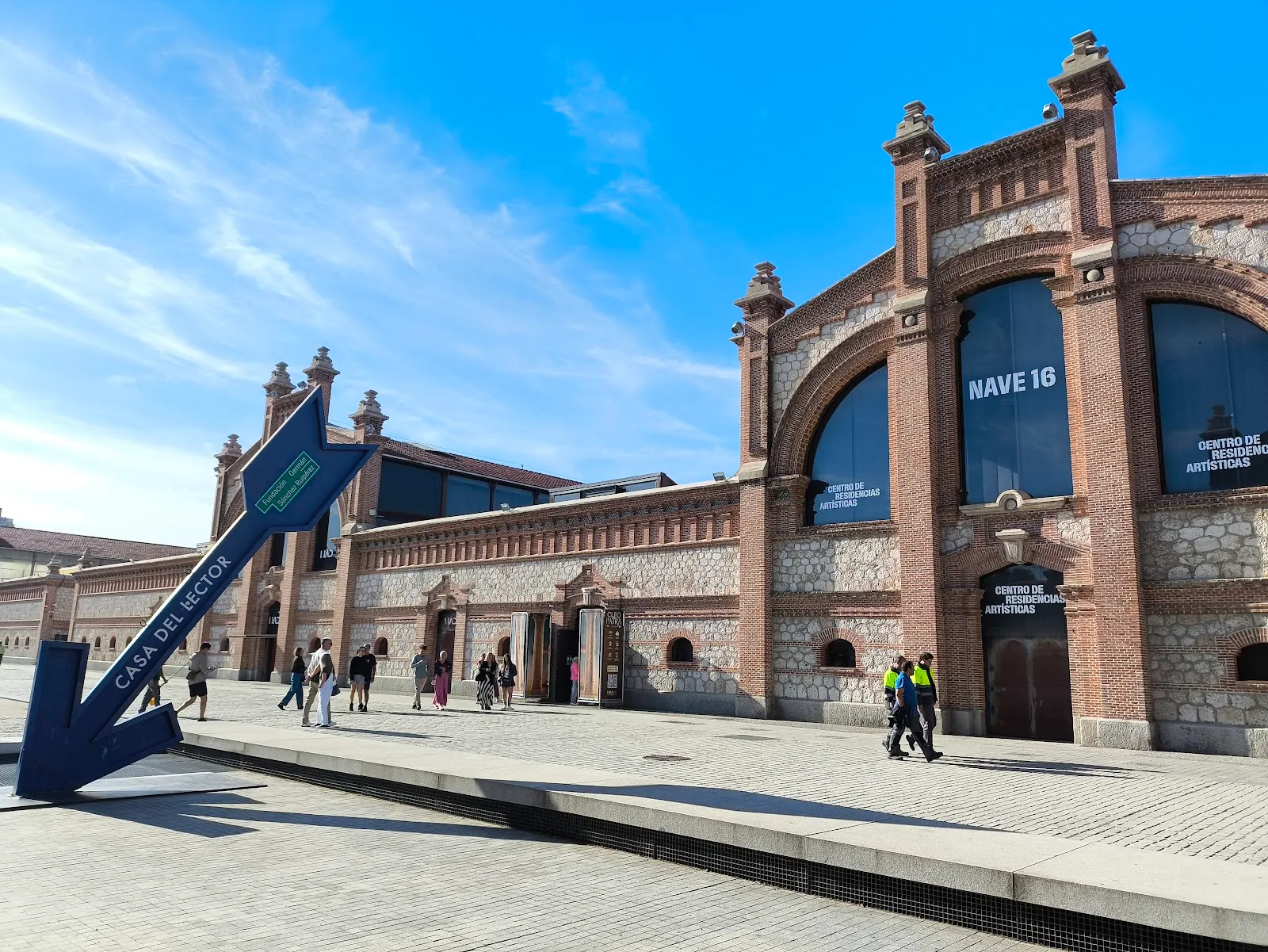 Jugamos a ser… superhéroes, cocineros y artistas del circo (Casa del Lector) 2