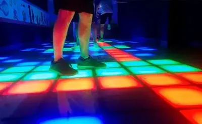 Pixel Games: «El Suelo es Lava», baldosas LED en Legazpi 2