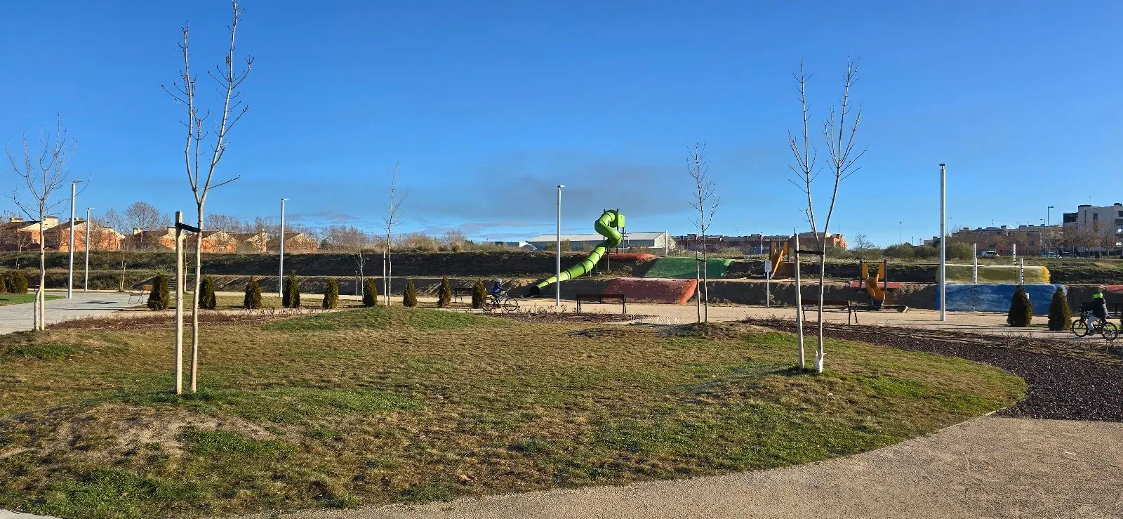 Pumptrack y Zona Infantil El Viso: a rodar, trepar y deslizarse al aire libre 4