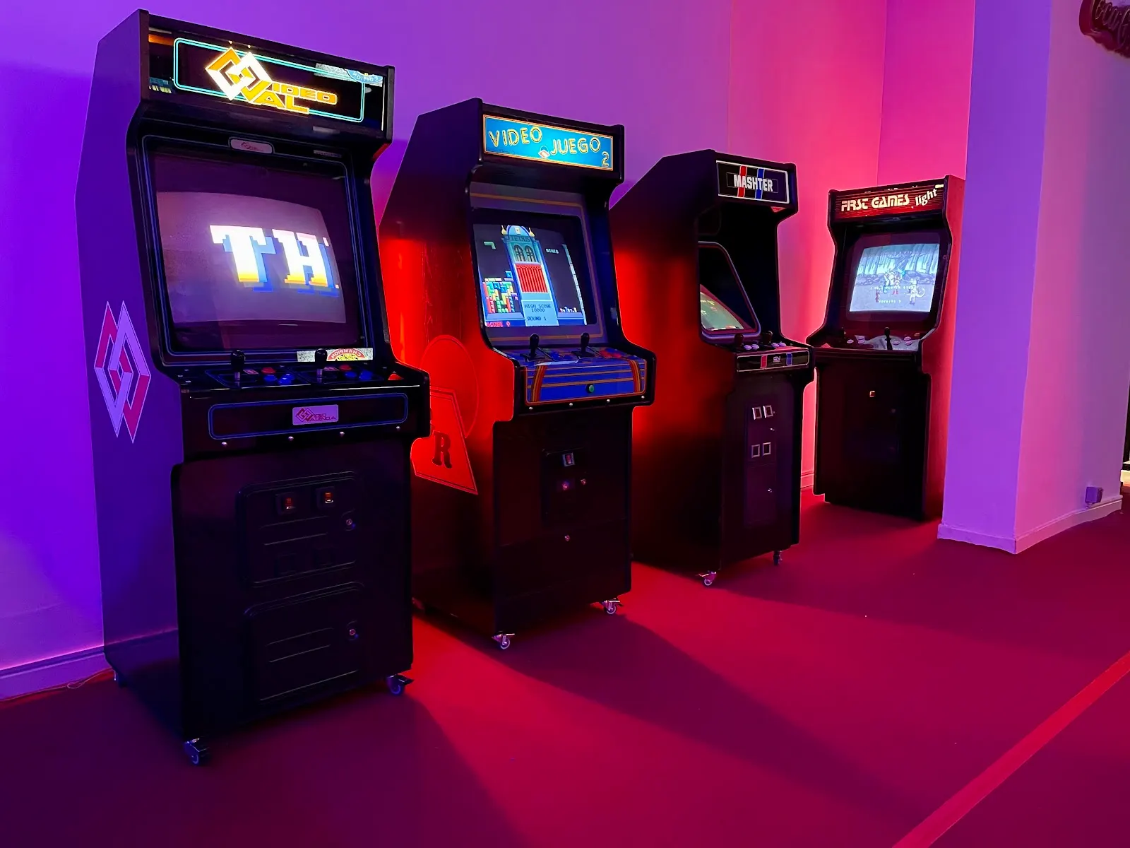 Pixel Games: «El Suelo es Lava», baldosas LED en Legazpi 1