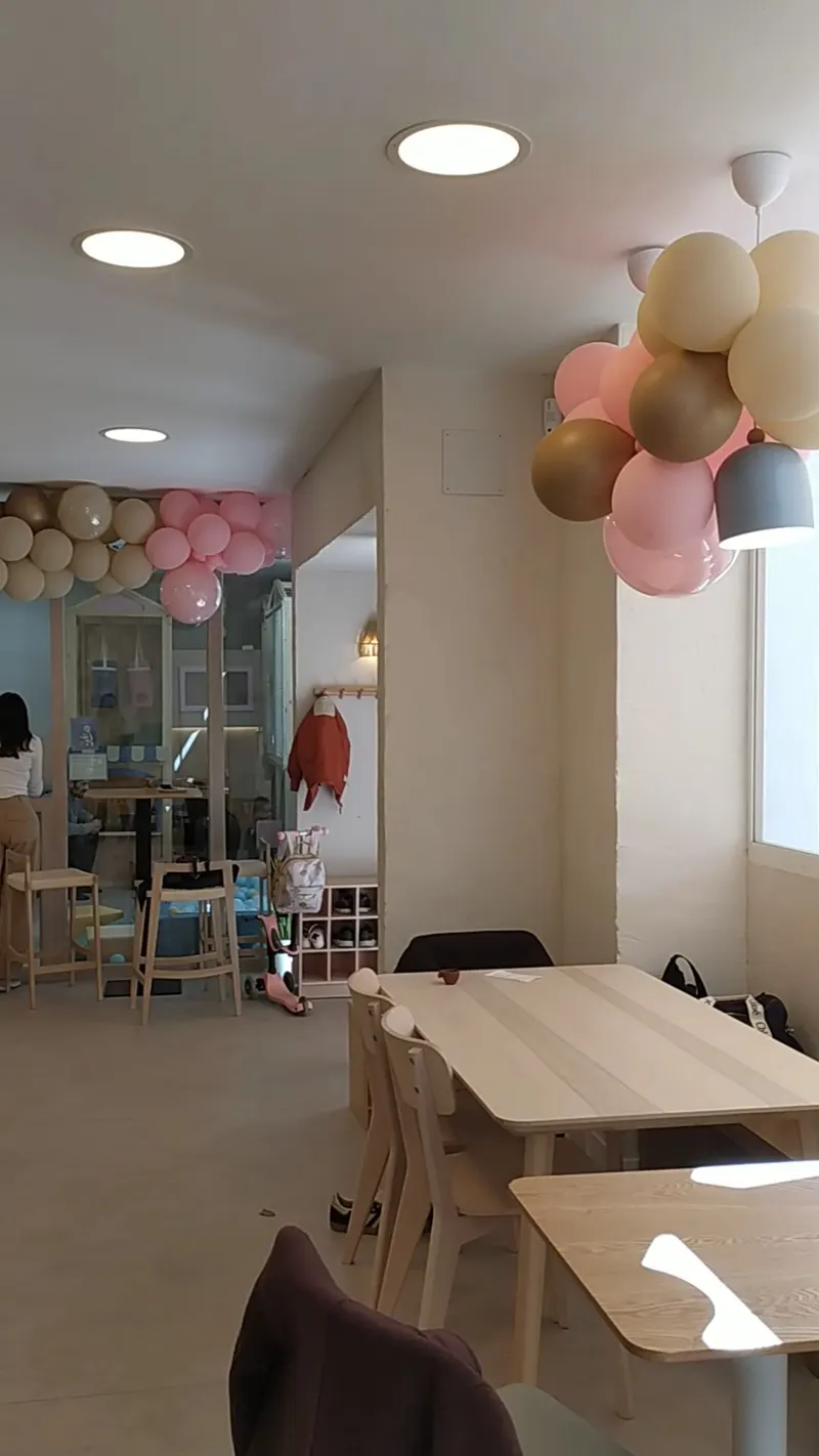 Little & Latte: cafetería con zona de juegos vigilada 1