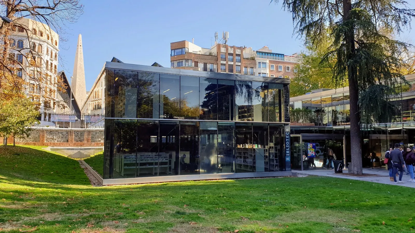 «Perrito se va de paseo», bebecuentos en la biblioteca del Retiro 2