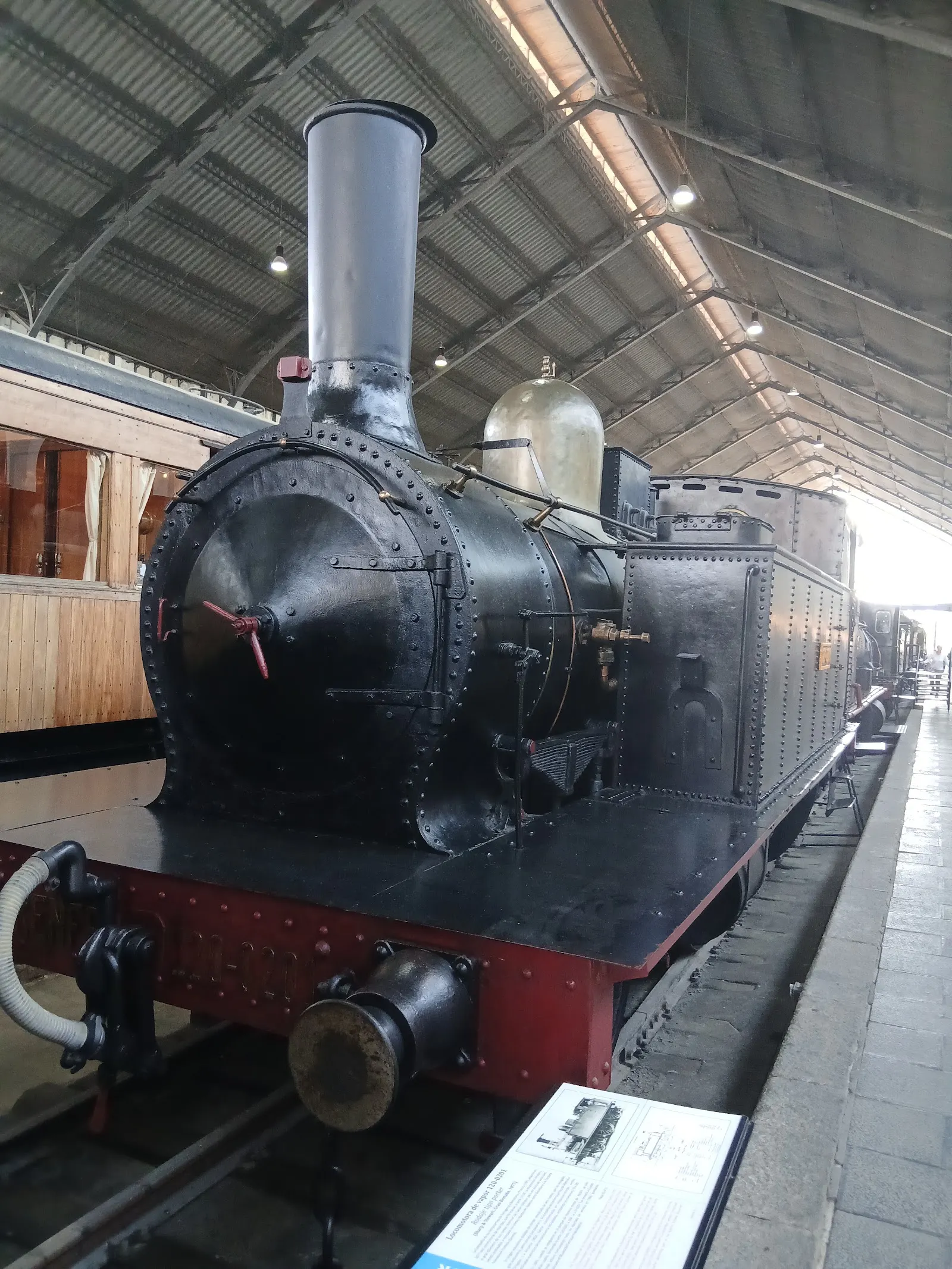 Museo del Ferrocarril de Madrid: locomotoras de vapor en la estación de Delicias