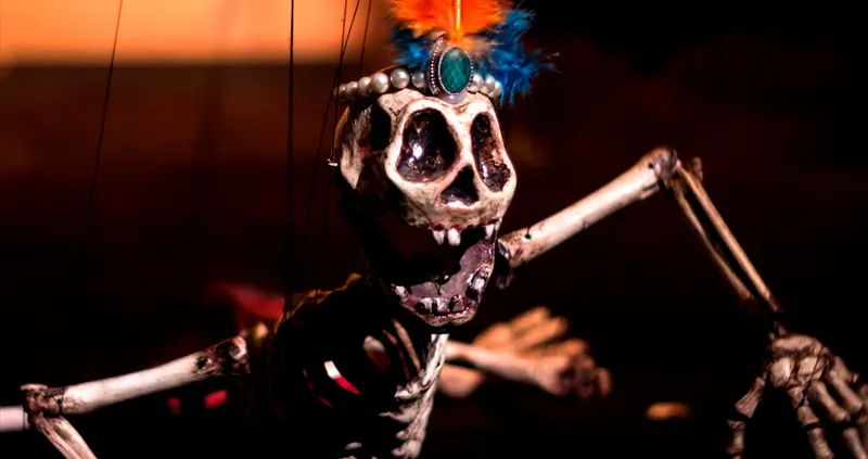 «De hilos y sueños», marionetas de hilo y un funambulista dormido
