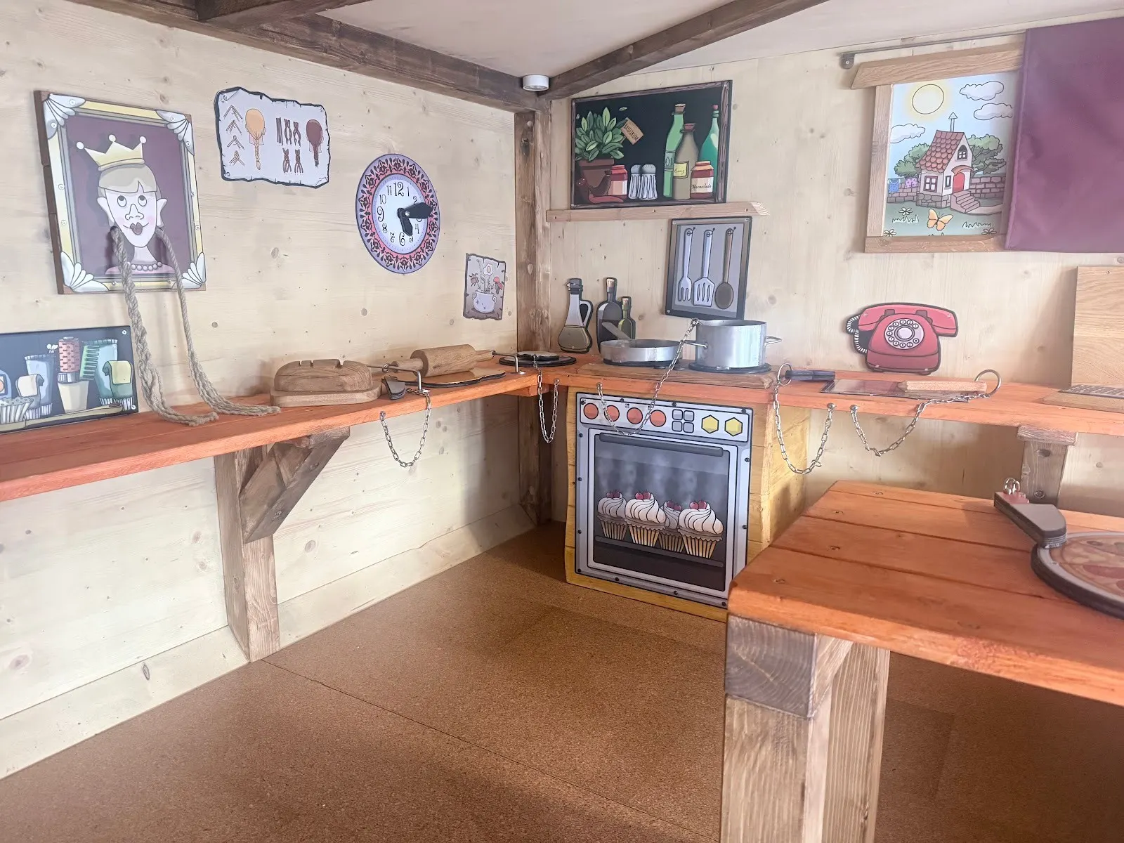 Laberinto de Cuentos: cafetería con zona de juegos