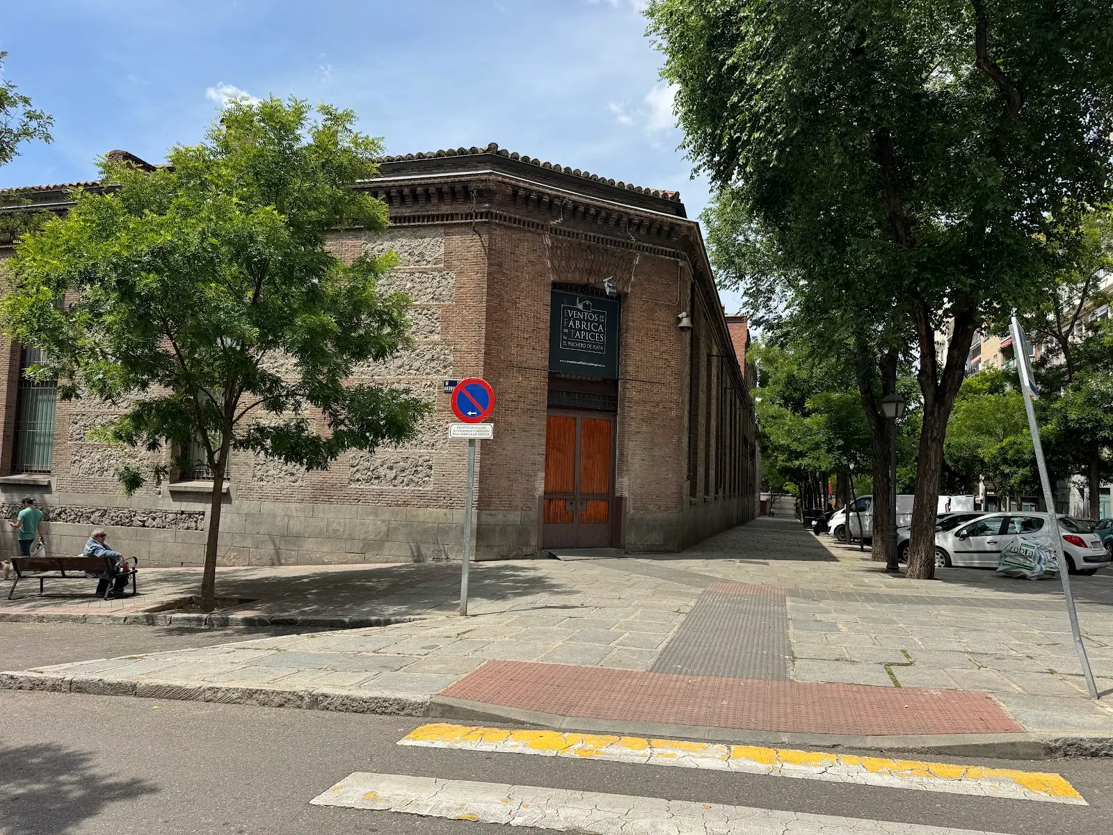 Real Fábrica de Tapices: telares de 1720 tejiendo a mano los cartones de Goya 3