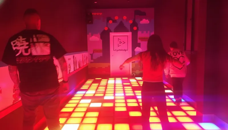 Pixel Games: «El Suelo es Lava», baldosas LED en Legazpi