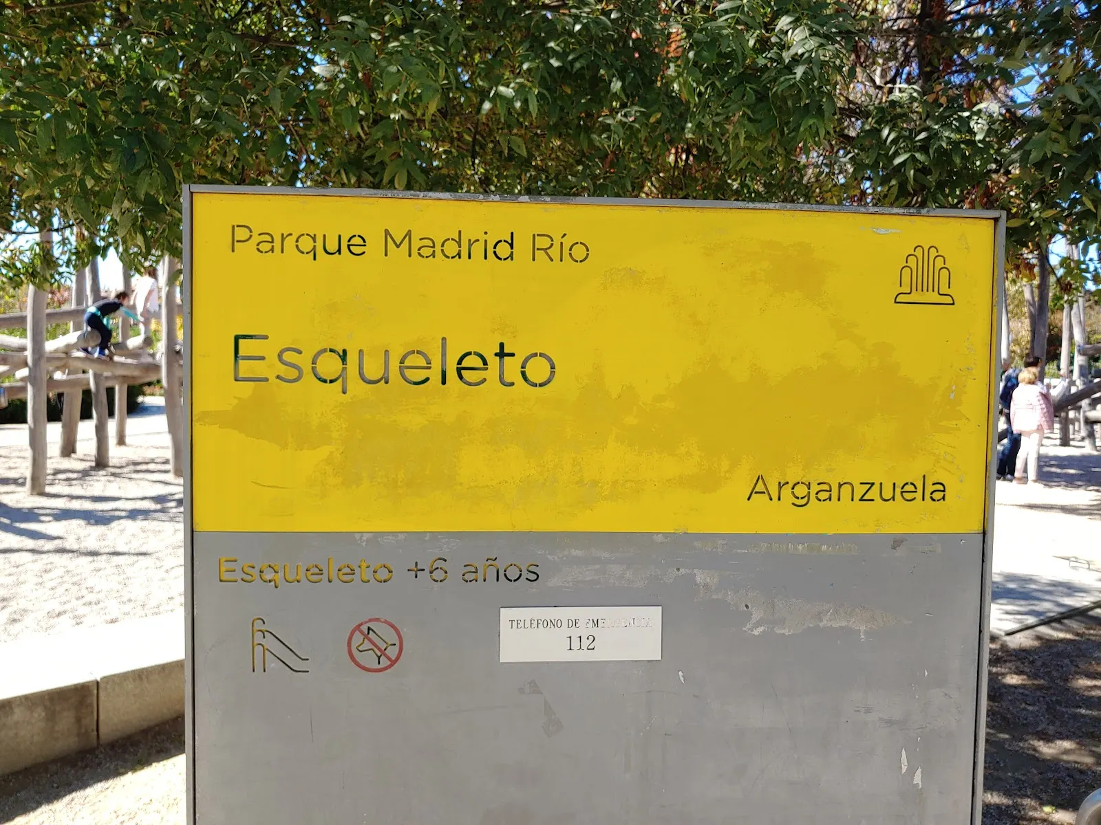 El Esqueleto de Madrid Río: trepar entre troncos en Arganzuela 3