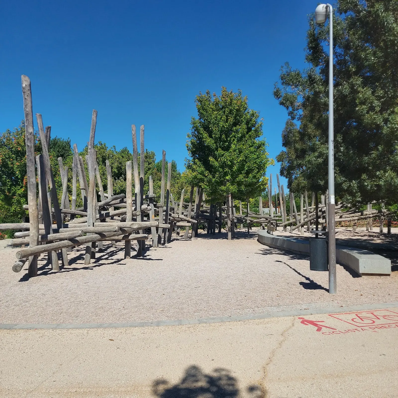 El Esqueleto de Madrid Río: trepar entre troncos en Arganzuela 1