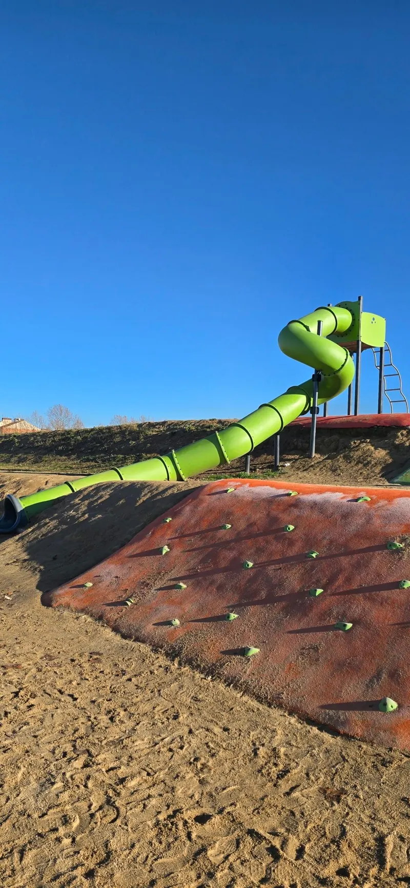 Pumptrack y Zona Infantil El Viso: a rodar, trepar y deslizarse al aire libre 3