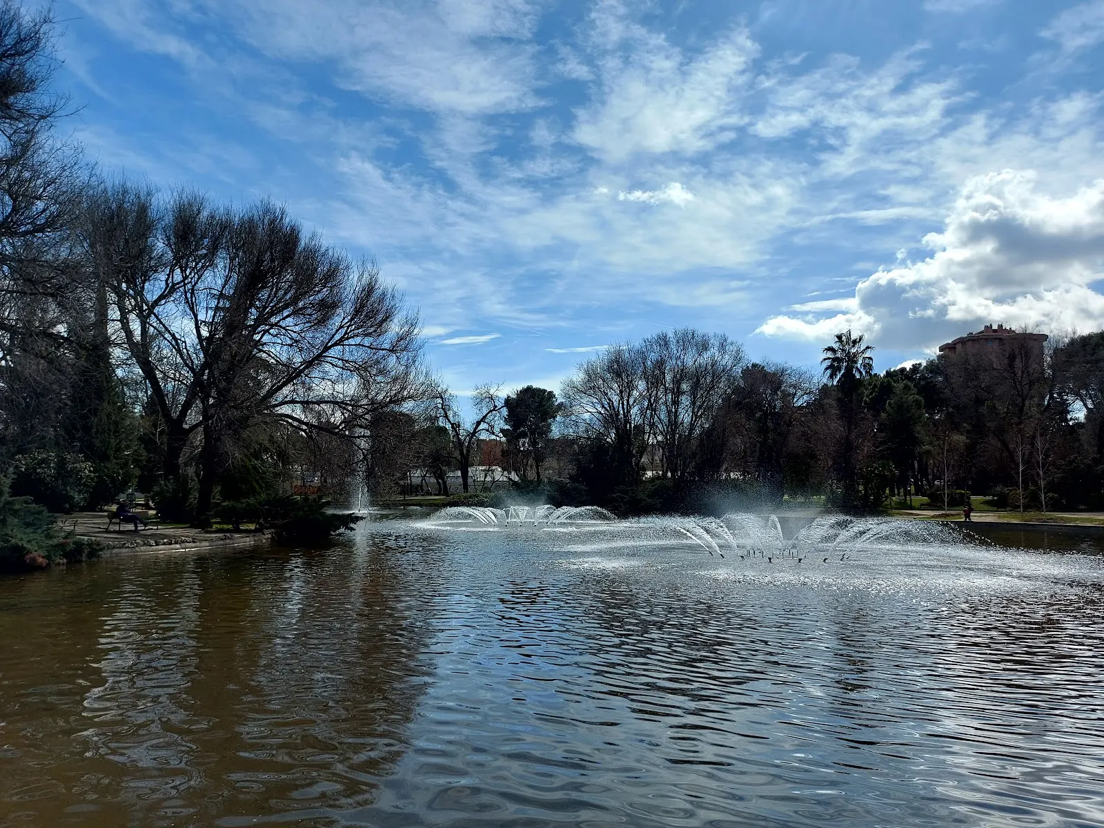La Playa de Arganzuela: chorros de agua en Madrid Río 1